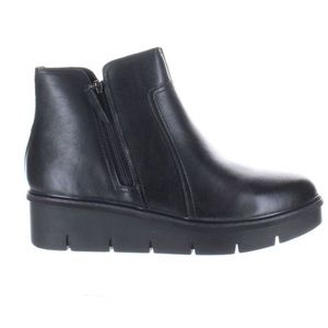 Clarks Women's Airabell Women's Airabell Zip Booties  Size 7.5